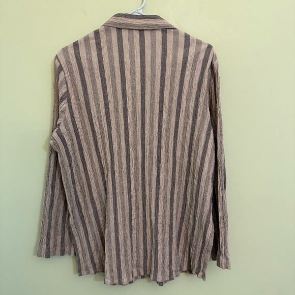 Asiatica Striped tan / black blouse crinkly high end luxury. - Picture 7 of 8